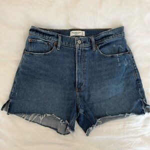 Abercrombie & Fitch 4” Mom Jean Shorts High Rise